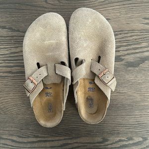 Birkenstock Boston clogs — Taupe color size 38, excellent condition